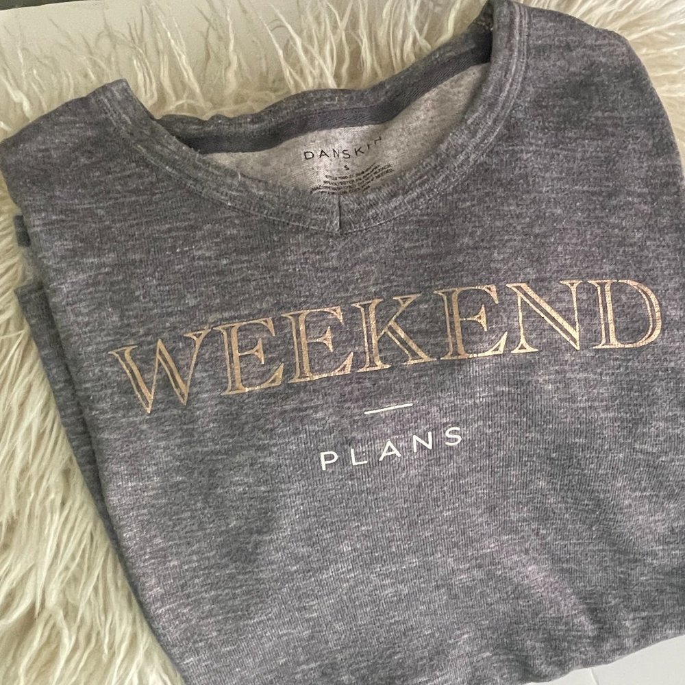 Danskin  "Weekend Plans” Loungewear Top. Size: SM